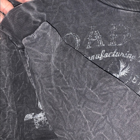 FOREVER 21 Charcoal Cropped Long Sleeve Top - Picture 7 of 7